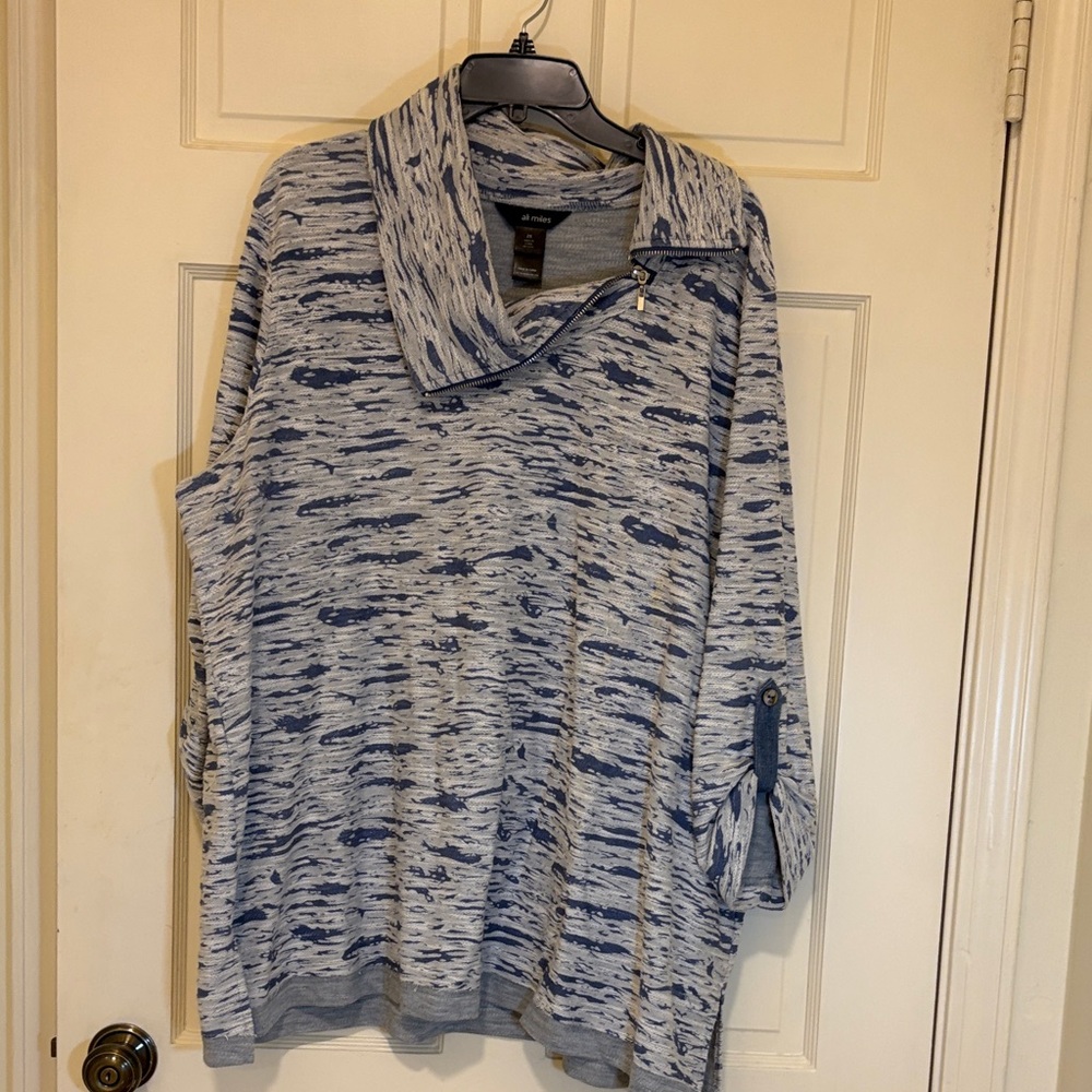 Ali Miles Blue and Gray Knit Top